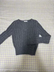 グレー ケーブル編み ケーブル編み Vネック ニット
