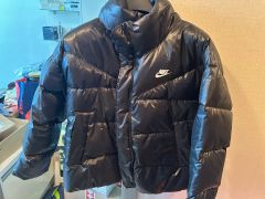 希少 NIKE ナイキ ダウンジャケット エナメル 光沢 ブラック 黒 短丈 S 
