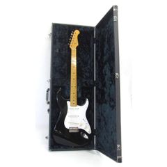 Fender Japan Stratocaster 1984製ハードケース付 - メルカリ