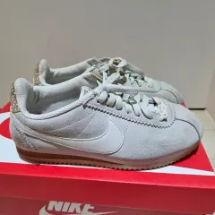 正規品 NIKE コルテッツ スウェード スニーカー グレー 235のサムネイル