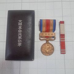 勲八等白色桐葉章 銀章 勲章 記章 旧日本軍 重さ約17g レトロ