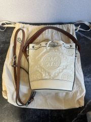 Tory Burch シルバー メタリック 2way キューブ バッグ - メルカリ