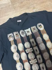 KAPITAL ブラック コンチョ ベルト プリンティング Tシャツのサムネイル