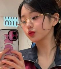 畑芽育さん着用 miumiu ロゴ ゴールド リムレスメガネ - メルカリ