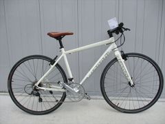 F51☆整備済み☆完成車発送☆中古自転車 クロスバイク 【 ルノー 黒 44 