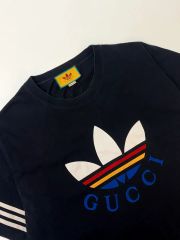 グッチ アディダス バックロゴプリント 半袖Tシャツ 3本ライン - メルカリ