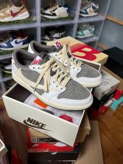 最終値下げ！Travis Scott AJ1 Reverse Mocha(27) - メルカリ