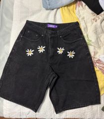LABROS（ラブロス） 花柄刺繍 デニムショートパンツ - メルカリ