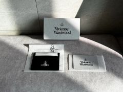 Vivienne WestwoodELIZAVETA 3連オーブ べっ甲バレッタ - メルカリ