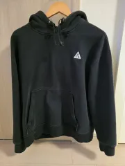 ナイキ ACG ブラック フードTシャツ