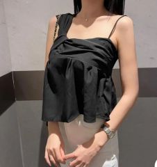 カーラ CARLA フロントフリル付き黒タンクトップ ビラク 夏