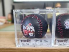 MLB TOKYO SERIES 開幕戦 ドジャースレプリカボール 村上隆 - メルカリ
