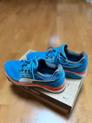 PUMA ランニングシューズのサムネイル