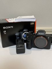 美品】SONY α7Ⅱ ストラップ バッテリー3個 充電器付属 - メルカリ