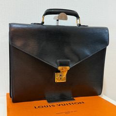 美品✨ルイヴィトン タイガ 鞄 セルヴィエットモスコバ ビジネスバッグ ブラック LOUISVUITTONルイヴィトン ビジネスバッグ タイガ モスコバ 訳あり