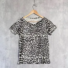 【JUN】ジュン レオパード 総柄 Vネック Tシャツ ヒョウ柄 アニマル柄 半袖 カットソー トップス レディース 春夏 古着 ヴィンテージ Y2K グランジ ギャル モード系 カジュアル レイヤード 匿名配送 送料無料のサムネイル