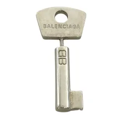 バレンシアガ AMOUR KEY キー シングルピアス アクセサリー シルバー ロゴ BALENCIAGA 片耳用 上品 洗練 高級感 シンプル 定番 人気 日常使いのサムネイル