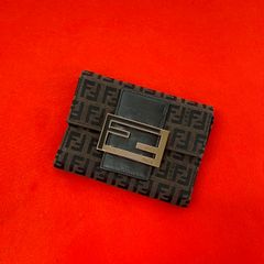 FENDI 三つ折り財布 8M0001 ズッカ柄 レッド×ブラック - メルカリ