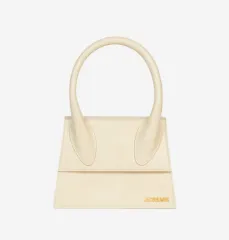 新商品 JACQUEMUS ジャックムス ル グランド チキート ラージ シグネチャー ハンドバッグ アイボリーのサムネイル