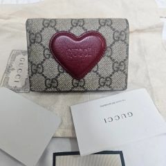 ♡美品♡グッチ 二つ折り財布 ハート モチーフ GG柄 スプリーム PVC