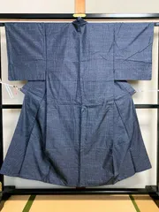 416B【アンティーク着物】男性着物 大島紬 小紋 正絹 ネイビー  泥染め風 絣模様 幾何学文様 リメイク素材にも