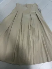 ベージュフリルロングスカート