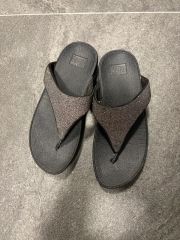 57様専用】美品fitflop グリッター トングサンダル - メルカリ