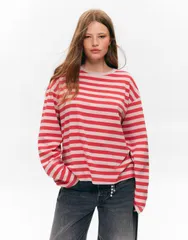 モンキ レディース トップス Tシャツ Monki oversized long sleeve tshirt with side slits and pink stripes Red レッドのサムネイル
