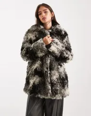 エイソス レディース アウター コート プリント ASOS DESIGN faux fur coat in abstract cow print Abstract cow printのサムネイル