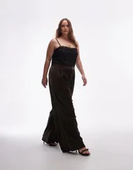 エイソス レディース ボトムス カジュアルパンツ ワイドレッグ ベルベット ASOS Curve ASOS DESIGN Curve textured velvetailored wide leg pants in chocolate チョコレート
