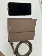 LOHEN スマホショルダーバッグ ベージュ - メルカリ