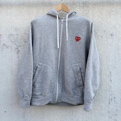 PLAY COMME des GARCONSハートワッペンジップパーカー - メルカリ