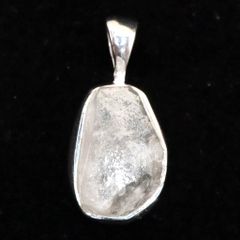 ワイヤー巻き☆小さな虹入り 大粒 宝石質フェナカイト（ロシア産）220827 ワイヤー巻き☆小さな虹入り 大粒 宝石質フェナカイト（ロシア産
