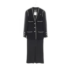 CHANEL シャネル カメリアボタン ノーカラージャケット セットアップ スーツのサムネイル