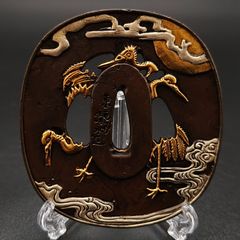 大型鐔 素銅地 竪丸型 高彫 金銀色絵象嵌、上桐箱、座布団付 - メルカリ