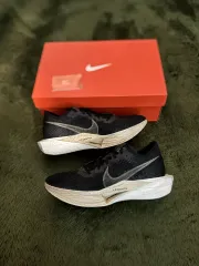 290 NIKE ズームX ヴェイパーフライ ネクスト% 3 ブラック メタリック GOLDのサムネイル