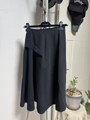Yohji Yamamoto (ヨウジ ヤマモト) ブラック ウール スカート サイズ 2のサムネイル