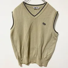 FILA CLASSIC フィラ　Vネックニットベスト　セーター　ワンポイントロゴ刺繍　ベージュ　Sサイズ　古着【値引き交渉OK！】のサムネイル