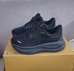 HOKA ONE ONE ボンダイ9 ランニングシューズ (235)