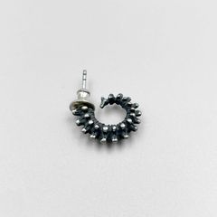 VAINON Destroyed Half Hoop Pierce 左耳用 - メルカリ