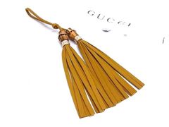 【極美品】GUCCI グッチ バンブー タッセル バッグチャーム 黒（箱付き） 極美品】GUCCI グッチ バンブー タッセル バッグチャーム 黒（箱付き