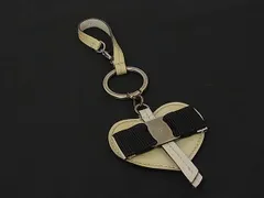 Salvatore Ferragamo フェラガモ ヴァラリボン パテントレザー キーリング キーホルダー チャーム レディース ベージュ系 DN0420のサムネイル