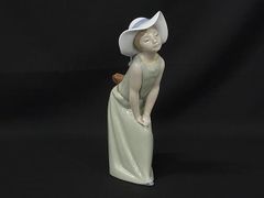 LLADRO リヤドロ 子羊を抱く少女 - メルカリ