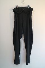 ✨極美品✨ ヨウジヤマモト プールオム 23AW シワギャバ 内股ドレープパンツ yohji yamamoto 23aw 内ドレープパンツ - メルカリ