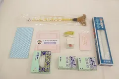 日之出富士ローソク 大 60号2本入/日本香道 焼香炭/毛ばたき/創価学会 勤行要典 過去帳押さえ等10点 仏壇仏具 日之出富士ローソク 大 60号2本入/日本香道 焼香炭/毛ばたき/創価学会