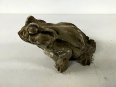 溶岩石 カエル 置物 ガーデンオーナメント - メルカリ