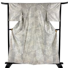 本場大島紬 白大島 伝統工芸品 花唐草 正絹 躾糸付き HKT071 - メルカリ