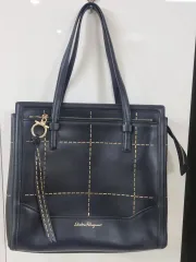 FERRAGAMO フェラガモ エイミーブラック スティッチ トートバッグのサムネイル