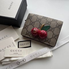 美品】 450 GUCCI グッチ 2つ折り 財布 コンパクト チェリー - メルカリ