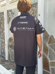 【FDJ応援グッズ】　カザマオート　HUFコラボピットシャツ2026 ver.　ブラック